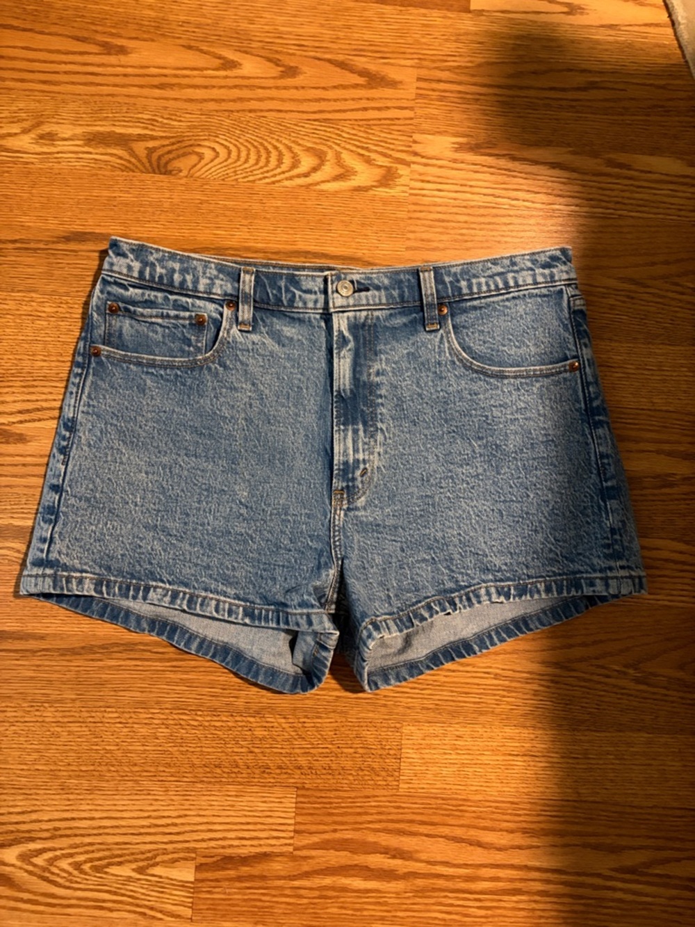 ABERCROMBIE the mom short high rise